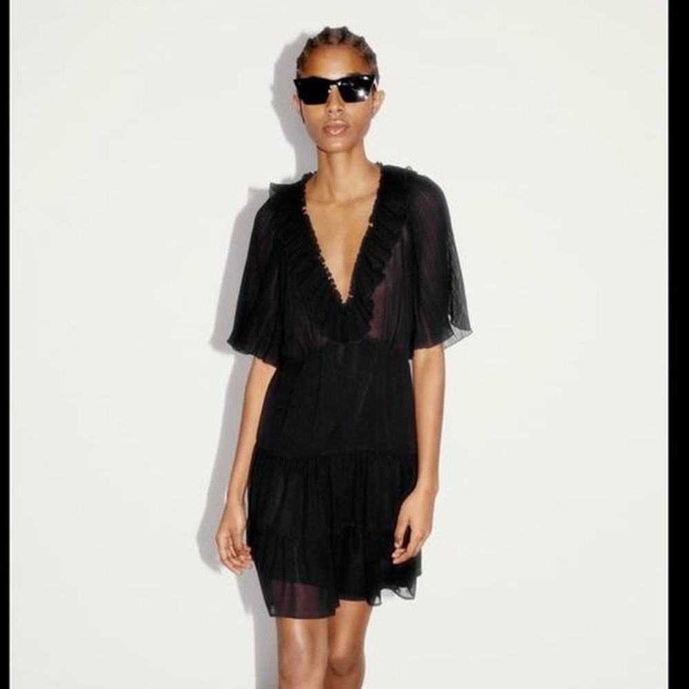 NWT; Zara Ruffled Pleated Sleeve Dress- 🖤